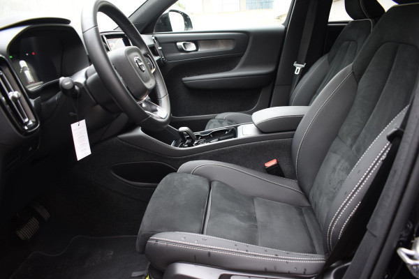 Volvo XC40 252PK Single Motor Extended Range Plus / Navigatie / Camera / Parkeersensoren / Adaptieve Cruisecontrol / Stuur-Stoelverwarming / LM Velgen / Trekhaak /
