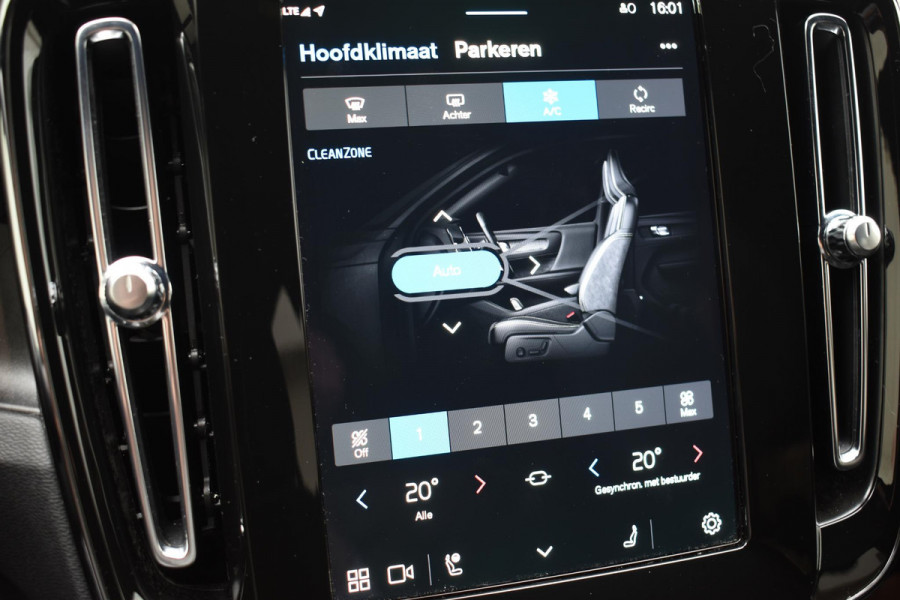 Volvo XC40 252PK Single Motor Extended Range Plus / Navigatie / Camera / Parkeersensoren / Adaptieve Cruisecontrol / Stuur-Stoelverwarming / LM Velgen / Trekhaak /