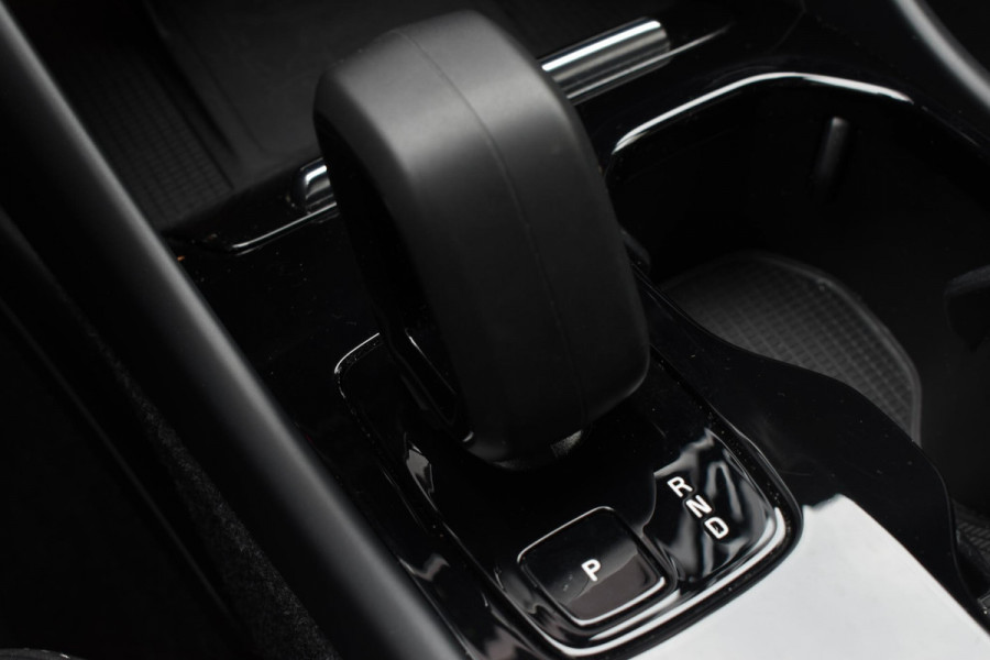Volvo XC40 252PK Single Motor Extended Range Plus / Navigatie / Camera / Parkeersensoren / Adaptieve Cruisecontrol / Stuur-Stoelverwarming / LM Velgen / Trekhaak /