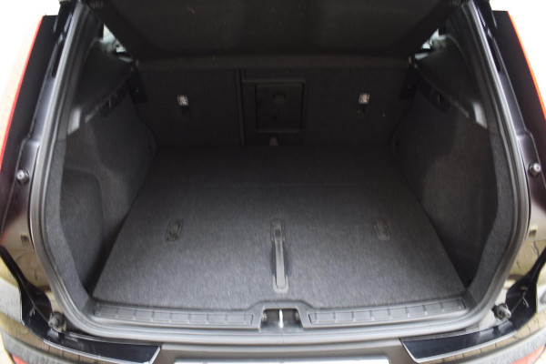 Volvo XC40 252PK Single Motor Extended Range Plus / Navigatie / Camera / Parkeersensoren / Adaptieve Cruisecontrol / Stuur-Stoelverwarming / LM Velgen / Trekhaak /