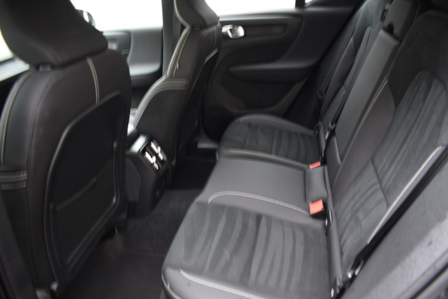 Volvo XC40 252PK Single Motor Extended Range Plus / Navigatie / Camera / Parkeersensoren / Adaptieve Cruisecontrol / Stuur-Stoelverwarming / LM Velgen / Trekhaak /