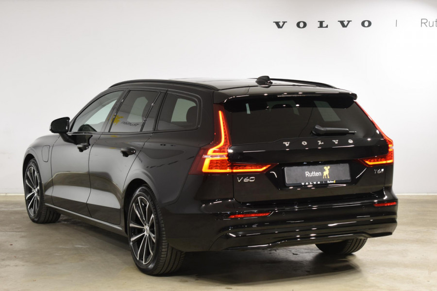 Volvo V60 T6 350PK AWD Ultra Dark / Navigatie / Adaptieve Cruisecontrol / Elektrische Stoelen / Harman Kardon / LM Velgen / Trekhaak /