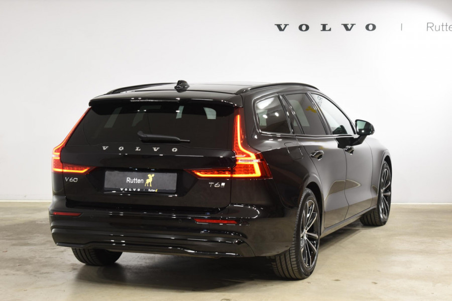 Volvo V60 T6 350PK AWD Ultra Dark / Navigatie / Adaptieve Cruisecontrol / Elektrische Stoelen / Harman Kardon / LM Velgen / Trekhaak /