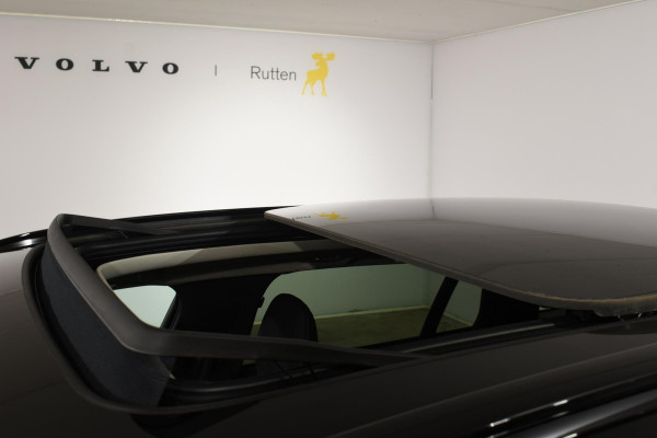 Volvo V60 T6 350PK AWD Ultra Dark / Navigatie / Adaptieve Cruisecontrol / Elektrische Stoelen / Harman Kardon / LM Velgen / Trekhaak /