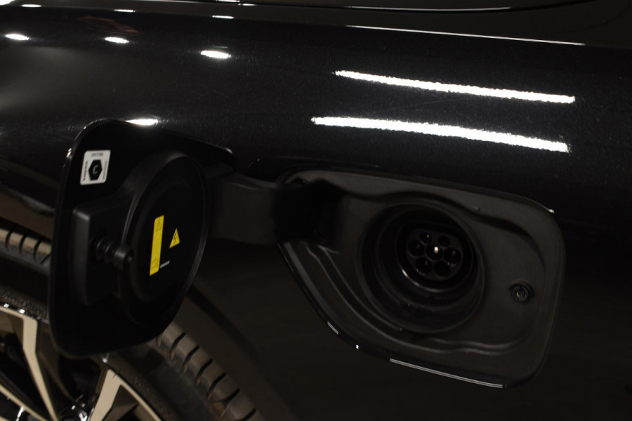 Volvo V60 T6 350PK AWD Ultra Dark / Navigatie / Adaptieve Cruisecontrol / Elektrische Stoelen / Harman Kardon / LM Velgen / Trekhaak /