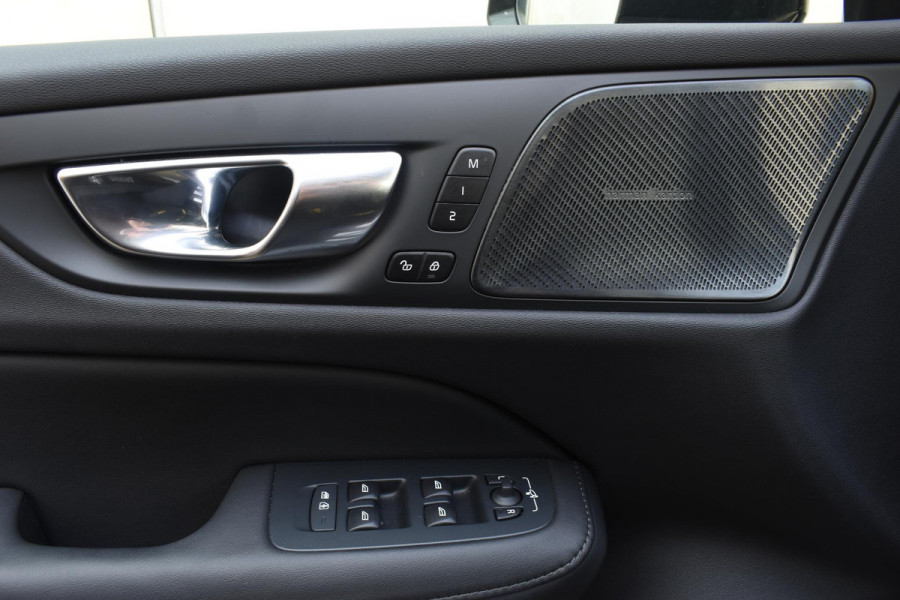 Volvo V60 T6 350PK AWD Ultra Dark / Navigatie / Adaptieve Cruisecontrol / Elektrische Stoelen / Harman Kardon / LM Velgen / Trekhaak /