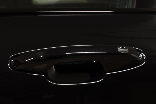 Volvo V60 T6 350PK AWD Ultra Dark / Navigatie / Adaptieve Cruisecontrol / Elektrische Stoelen / Harman Kardon / LM Velgen / Trekhaak /
