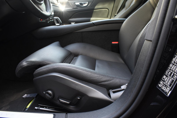 Volvo V60 T6 350PK AWD Ultra Dark / Navigatie / Adaptieve Cruisecontrol / Elektrische Stoelen / Harman Kardon / LM Velgen / Trekhaak /