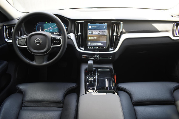 Volvo V60 T6 350PK AWD Ultra Dark / Navigatie / Adaptieve Cruisecontrol / Elektrische Stoelen / Harman Kardon / LM Velgen / Trekhaak /