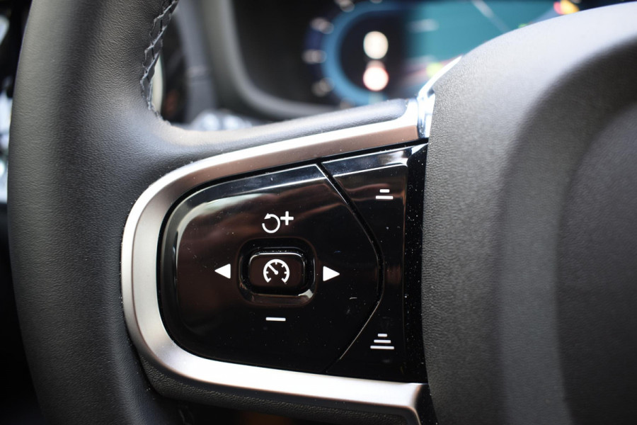 Volvo V60 T6 350PK AWD Ultra Dark / Navigatie / Adaptieve Cruisecontrol / Elektrische Stoelen / Harman Kardon / LM Velgen / Trekhaak /