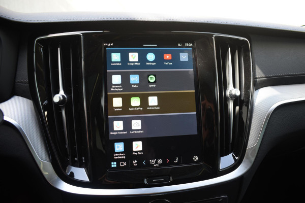 Volvo V60 T6 350PK AWD Ultra Dark / Navigatie / Adaptieve Cruisecontrol / Elektrische Stoelen / Harman Kardon / LM Velgen / Trekhaak /
