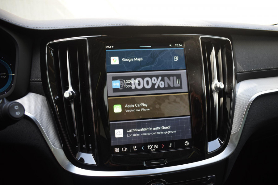 Volvo V60 T6 350PK AWD Ultra Dark / Navigatie / Adaptieve Cruisecontrol / Elektrische Stoelen / Harman Kardon / LM Velgen / Trekhaak /