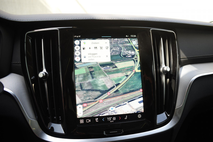 Volvo V60 T6 350PK AWD Ultra Dark / Navigatie / Adaptieve Cruisecontrol / Elektrische Stoelen / Harman Kardon / LM Velgen / Trekhaak /