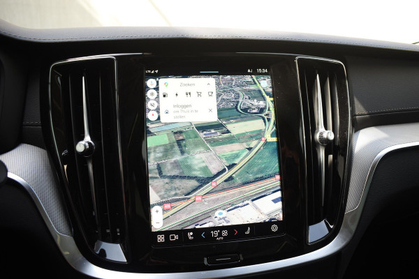 Volvo V60 T6 350PK AWD Ultra Dark / Navigatie / Adaptieve Cruisecontrol / Elektrische Stoelen / Harman Kardon / LM Velgen / Trekhaak /