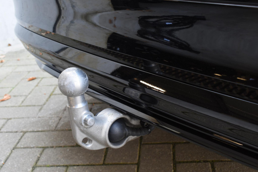 Volvo V60 T6 350PK AWD Ultra Dark / Navigatie / Adaptieve Cruisecontrol / Elektrische Stoelen / Harman Kardon / LM Velgen / Trekhaak /