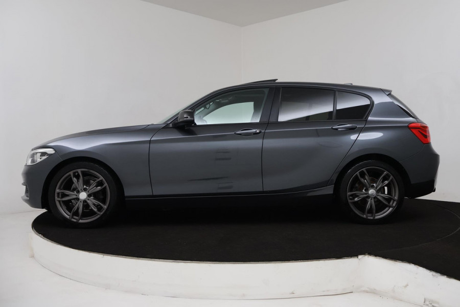 BMW 1-serie 118i Corporate Lease Executive Automaat (PANORAMADAK, NAVIGATIE, PARKEERSENSOREN)