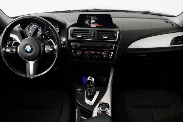 BMW 1-serie 118i Corporate Lease Executive Automaat (PANORAMADAK, NAVIGATIE, PARKEERSENSOREN)