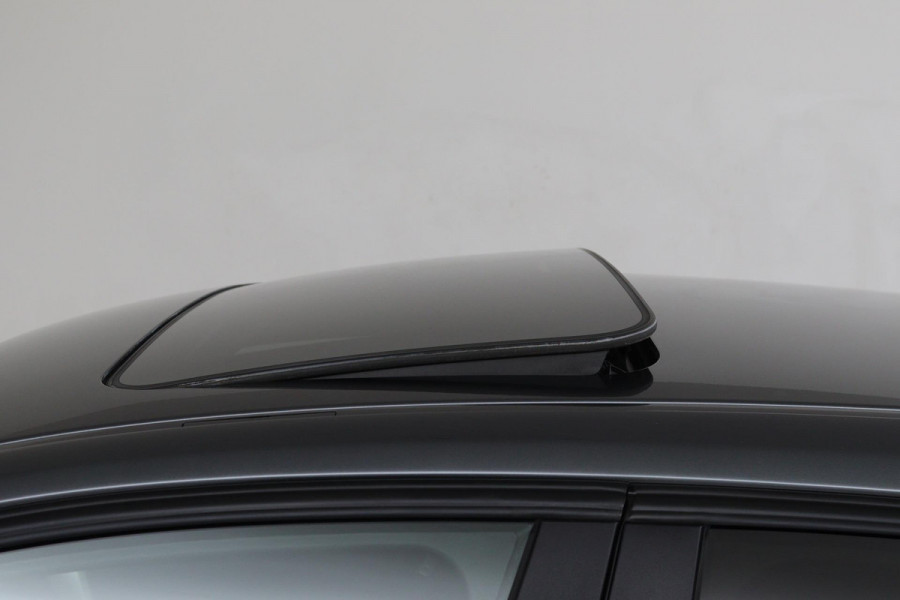 BMW 1-serie 118i Corporate Lease Executive Automaat (PANORAMADAK, NAVIGATIE, PARKEERSENSOREN)
