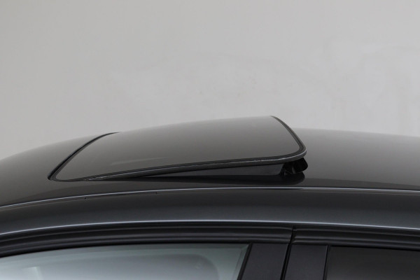 BMW 1-serie 118i Corporate Lease Executive Automaat (PANORAMADAK, NAVIGATIE, PARKEERSENSOREN)