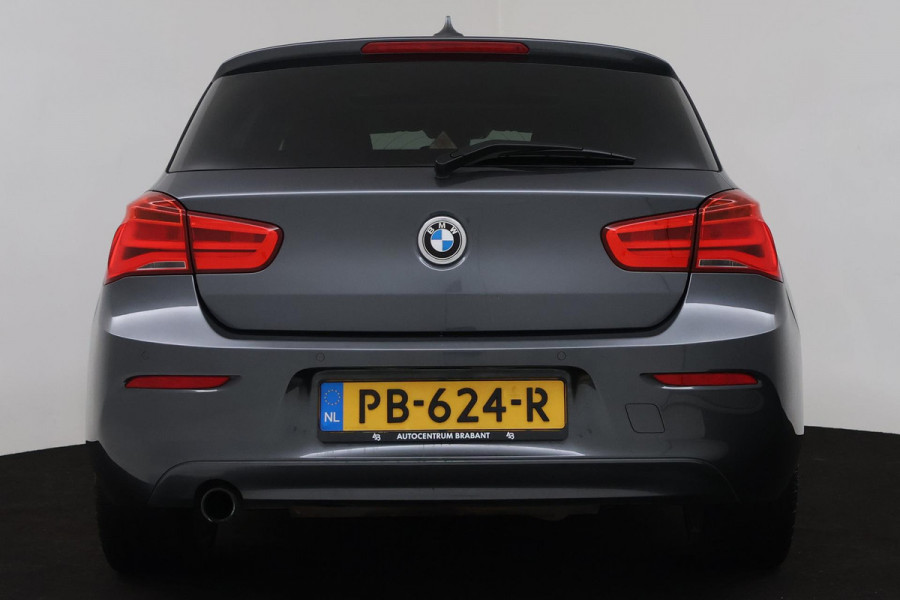 BMW 1-serie 118i Corporate Lease Executive Automaat (PANORAMADAK, NAVIGATIE, PARKEERSENSOREN)