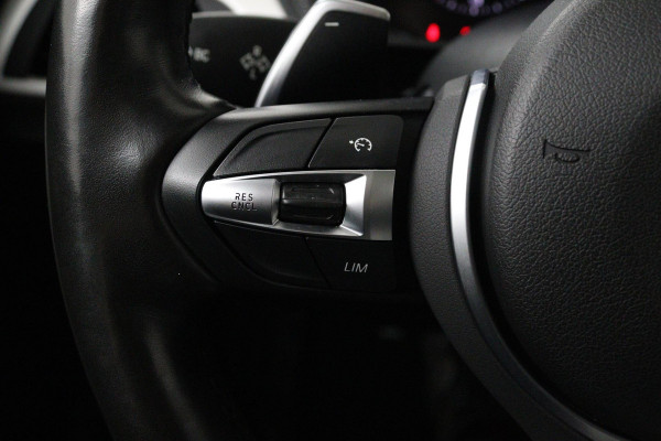 BMW 1-serie 118i Corporate Lease Executive Automaat (PANORAMADAK, NAVIGATIE, PARKEERSENSOREN)