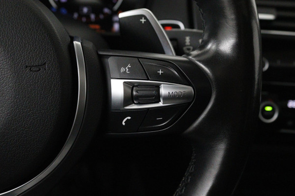 BMW 1-serie 118i Corporate Lease Executive Automaat (PANORAMADAK, NAVIGATIE, PARKEERSENSOREN)