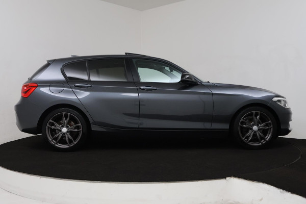BMW 1-serie 118i Corporate Lease Executive Automaat (PANORAMADAK, NAVIGATIE, PARKEERSENSOREN)
