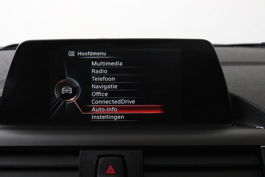 BMW 1-serie 118i Corporate Lease Executive Automaat (PANORAMADAK, NAVIGATIE, PARKEERSENSOREN)