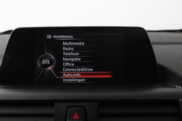 BMW 1-serie 118i Corporate Lease Executive Automaat (PANORAMADAK, NAVIGATIE, PARKEERSENSOREN)
