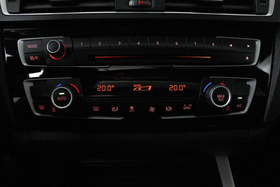 BMW 1-serie 118i Corporate Lease Executive Automaat (PANORAMADAK, NAVIGATIE, PARKEERSENSOREN)