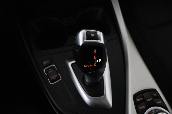 BMW 1-serie 118i Corporate Lease Executive Automaat (PANORAMADAK, NAVIGATIE, PARKEERSENSOREN)