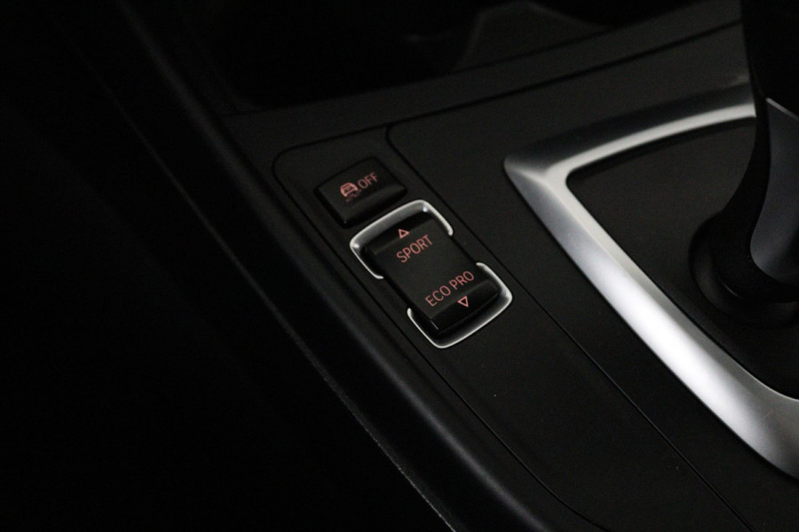 BMW 1-serie 118i Corporate Lease Executive Automaat (PANORAMADAK, NAVIGATIE, PARKEERSENSOREN)