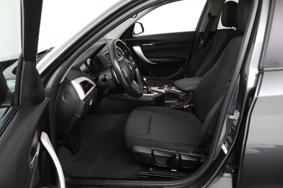 BMW 1-serie 118i Corporate Lease Executive Automaat (PANORAMADAK, NAVIGATIE, PARKEERSENSOREN)