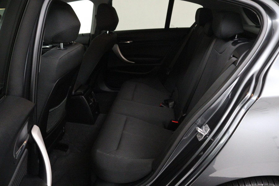 BMW 1-serie 118i Corporate Lease Executive Automaat (PANORAMADAK, NAVIGATIE, PARKEERSENSOREN)