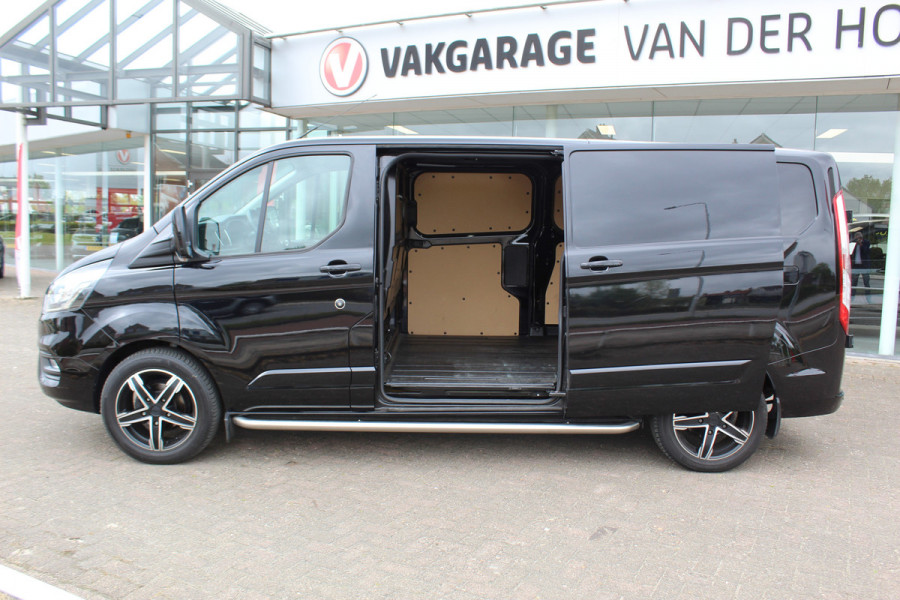 Ford Transit Custom 300 2.0-130pk TDCI L2H1 Limited AUTOMAAT ! Keurige nette en luxe Ford Transit Custom, slechts 47.000km !. Airco, schuifdeur li+re, LM wielen, stoel-, spiegel- en voorraamverw., side en lane assist, 3-zits, navigatie, telefoonvoorb., camera, pdc v+a, cruise cntrl etc.