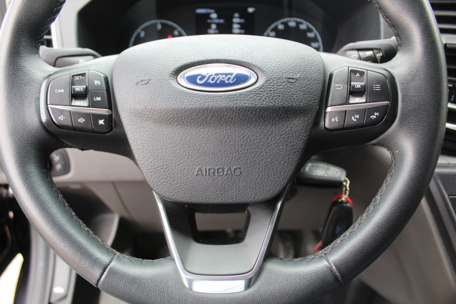 Ford Transit Custom 300 2.0-130pk TDCI L2H1 Limited AUTOMAAT ! Keurige nette en luxe Ford Transit Custom, slechts 47.000km !. Airco, schuifdeur li+re, LM wielen, stoel-, spiegel- en voorraamverw., side en lane assist, 3-zits, navigatie, telefoonvoorb., camera, pdc v+a, cruise cntrl etc.