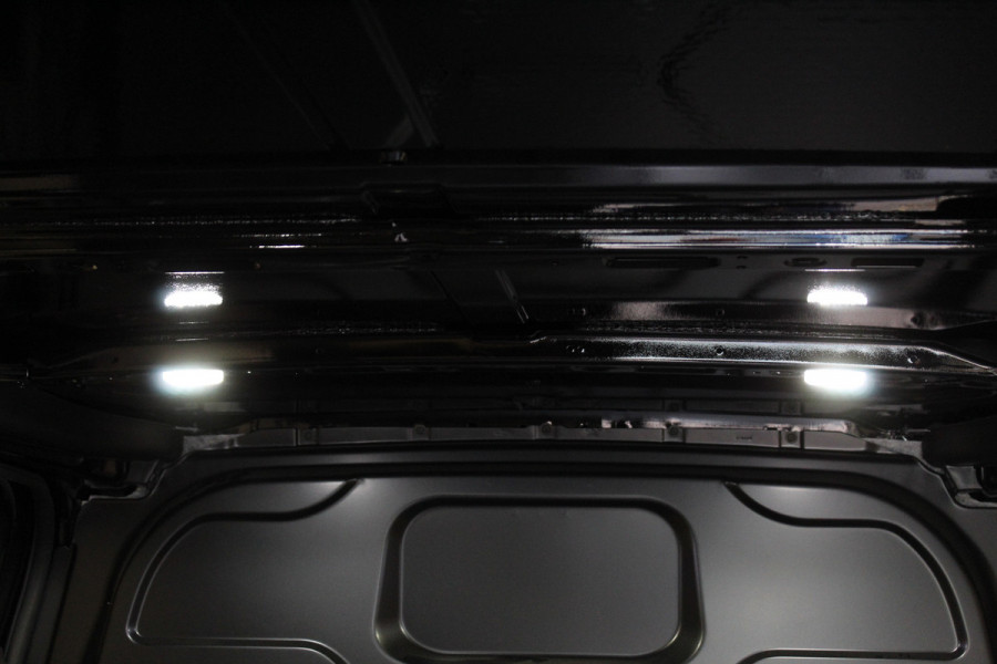 Ford Transit Custom 300 2.0-130pk TDCI L2H1 Limited AUTOMAAT ! Keurige nette en luxe Ford Transit Custom, slechts 47.000km !. Airco, schuifdeur li+re, LM wielen, stoel-, spiegel- en voorraamverw., side en lane assist, 3-zits, navigatie, telefoonvoorb., camera, pdc v+a, cruise cntrl etc.