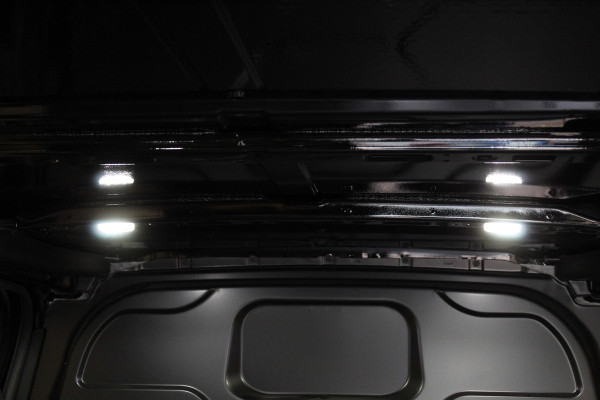 Ford Transit Custom 300 2.0-130pk TDCI L2H1 Limited AUTOMAAT ! Keurige nette en luxe Ford Transit Custom, slechts 47.000km !. Airco, schuifdeur li+re, LM wielen, stoel-, spiegel- en voorraamverw., side en lane assist, 3-zits, navigatie, telefoonvoorb., camera, pdc v+a, cruise cntrl etc.