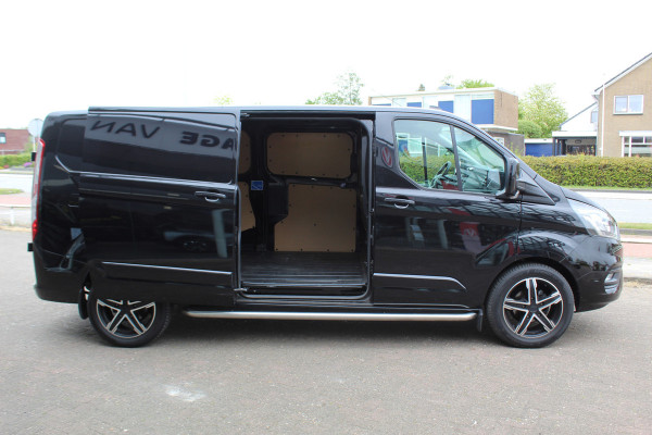 Ford Transit Custom 300 2.0-130pk TDCI L2H1 Limited AUTOMAAT ! Keurige nette en luxe Ford Transit Custom, slechts 47.000km !. Airco, schuifdeur li+re, LM wielen, stoel-, spiegel- en voorraamverw., side en lane assist, 3-zits, navigatie, telefoonvoorb., camera, pdc v+a, cruise cntrl etc.