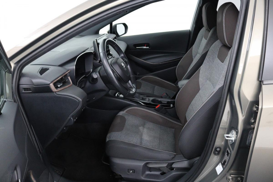 Toyota Corolla 1.8 Hybrid Trek | Trekhaak | Stoelverwarming | Adaptive cruise | Carplay | Camera | Navigatie | Keyless | Full LED