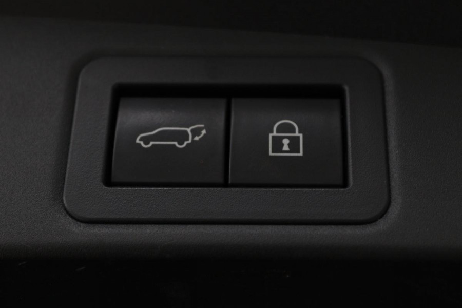 Toyota Corolla 1.8 Hybrid Trek | Trekhaak | Stoelverwarming | Adaptive cruise | Carplay | Camera | Navigatie | Keyless | Full LED