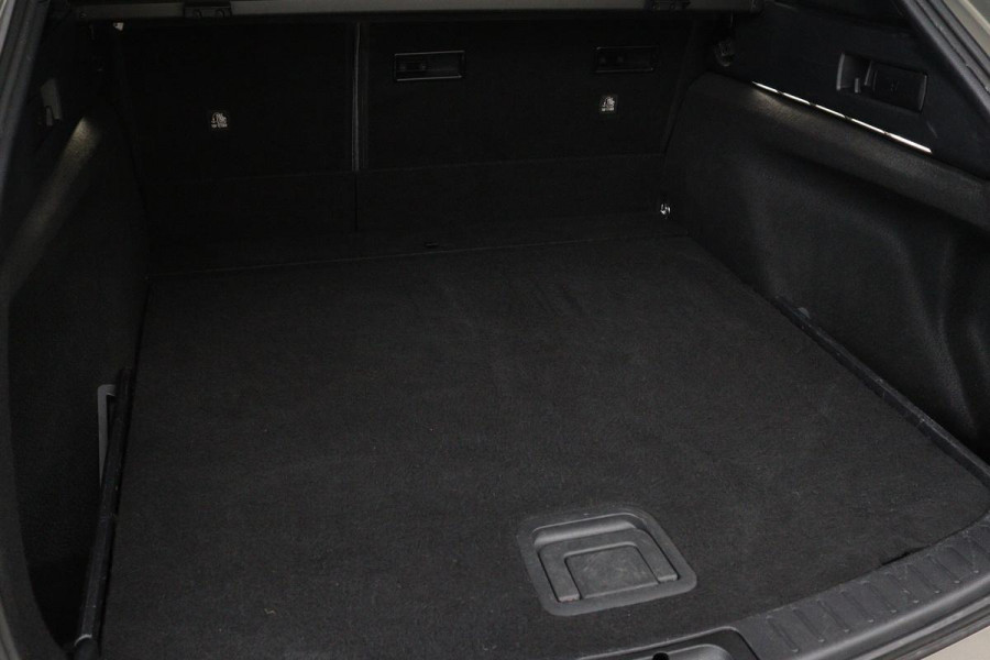Toyota Corolla 1.8 Hybrid Trek | Trekhaak | Stoelverwarming | Adaptive cruise | Carplay | Camera | Navigatie | Keyless | Full LED