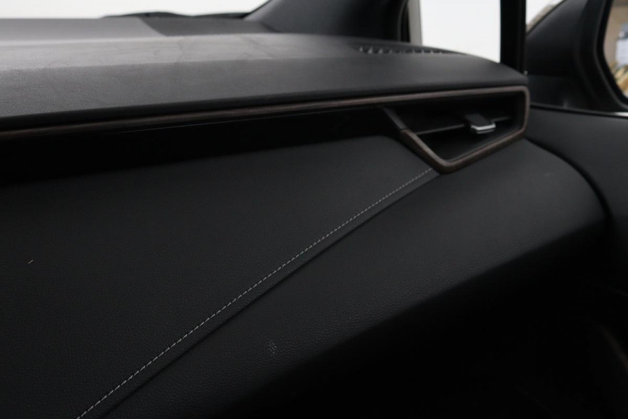 Toyota Corolla 1.8 Hybrid Trek | Trekhaak | Stoelverwarming | Adaptive cruise | Carplay | Camera | Navigatie | Keyless | Full LED