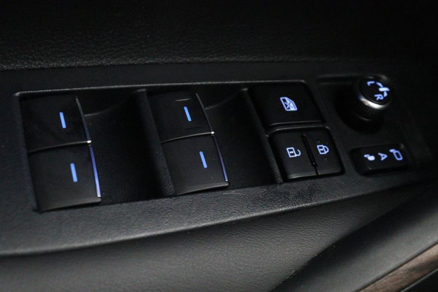 Toyota Corolla 1.8 Hybrid Trek | Trekhaak | Stoelverwarming | Adaptive cruise | Carplay | Camera | Navigatie | Keyless | Full LED