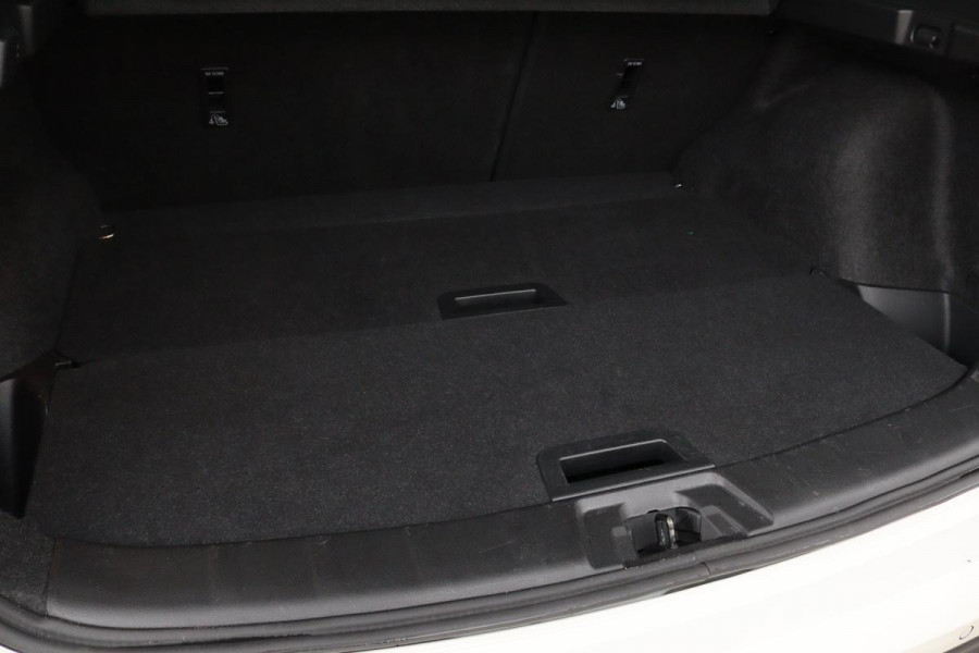 Nissan QASHQAI 1.3 DIG-T Tekna | Panoramadak | Stoelverwarming | Trekhaak | 360 camera | Full LED | Carplay | Navigatie | Keyless