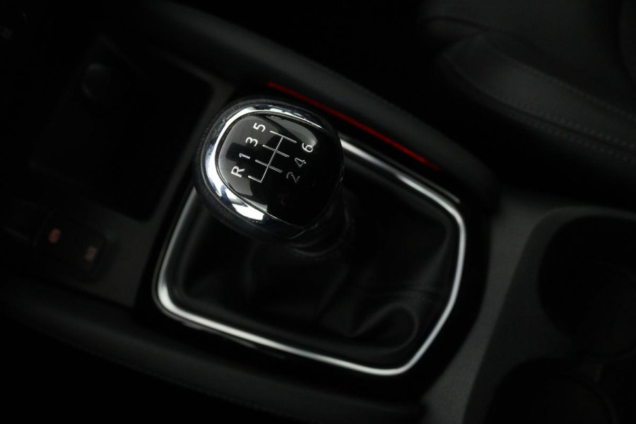 Nissan QASHQAI 1.3 DIG-T Tekna | Panoramadak | Stoelverwarming | Trekhaak | 360 camera | Full LED | Carplay | Navigatie | Keyless