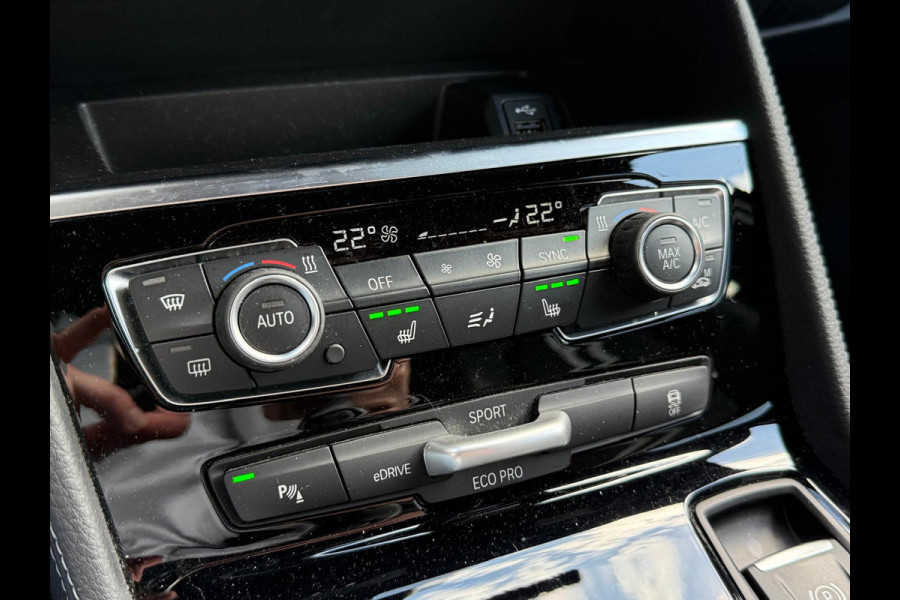 BMW 2 Serie Active Tourer 225xe iPerformance Sport Sport Plug in Hybrid | PHEV | Adaptive Cruise | Head-up Display | Carplay | LED | Stoelverwarming | Camera |