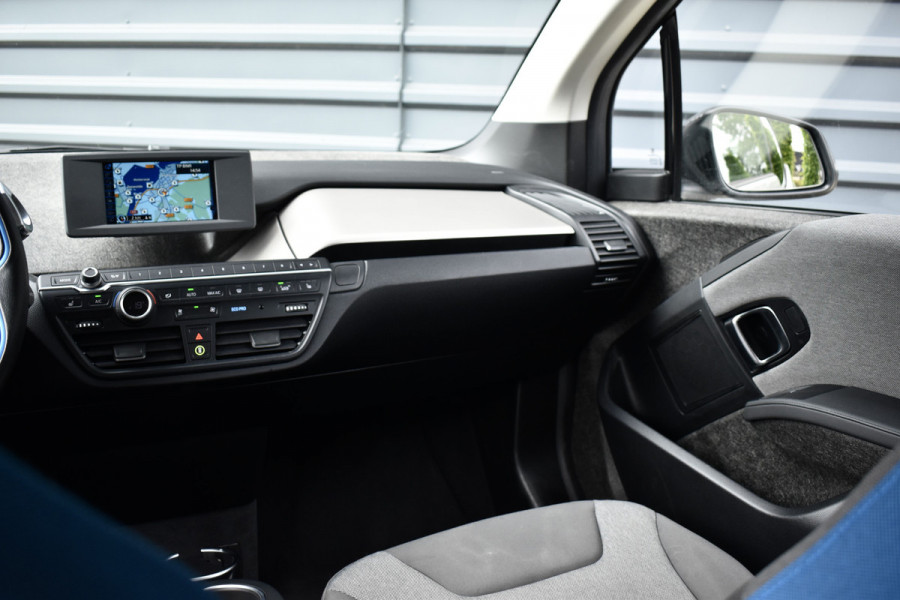 BMW i3 iPerformance 94Ah 33 kWh | Active Cruisecontrol | LED Light | Stoelverwarming | Driving Assistant Plus |