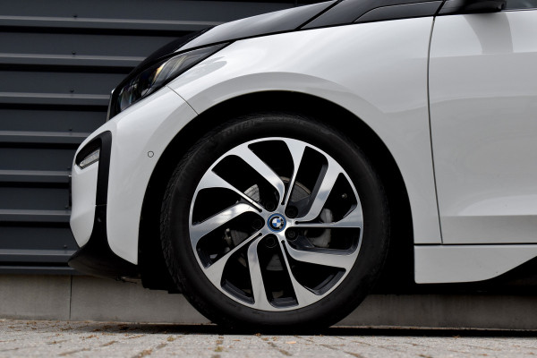BMW i3 iPerformance 94Ah 33 kWh | Active Cruisecontrol | LED Light | Stoelverwarming | Driving Assistant Plus |