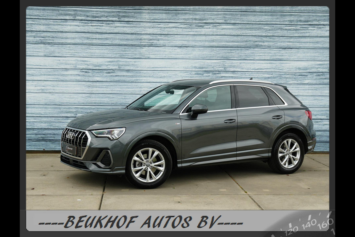 Audi Q3 35 TFSI S-Line Sport Trekhaak Carplay Leer Xenon Pdc